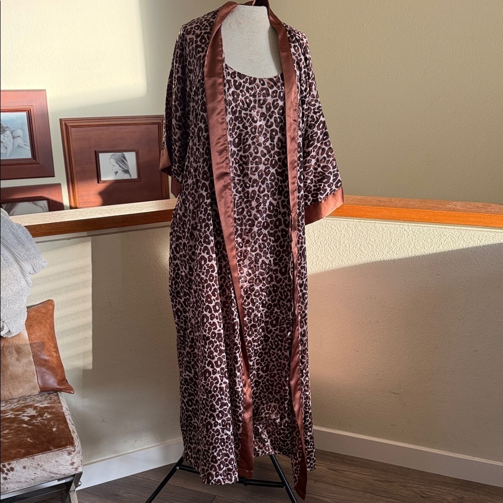 Vintage Leopard Print nightgown and Robe set with Brown Trim size medium
